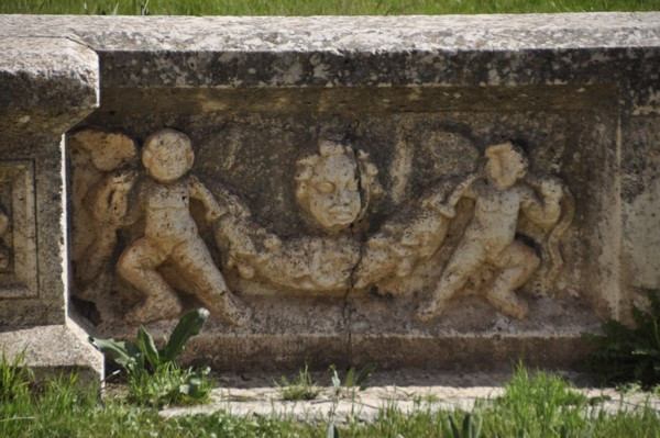 Baalbek, temple of Jupiter, Great Court, Northern basin, decoration