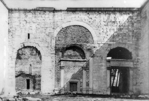 Constantinople, Golden Gate at the beginning of the twentieth century, seen from the outside.