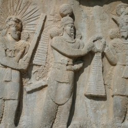 Taq-e Bostan, Investiture relief of Shapur II, Shapur