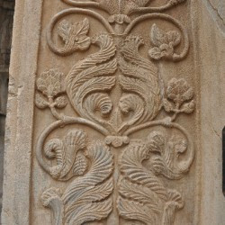 Taq-e Bostan, Large cave, Decoration
