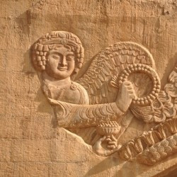Taq-e Bostan, Large cave, Left-side Victoria