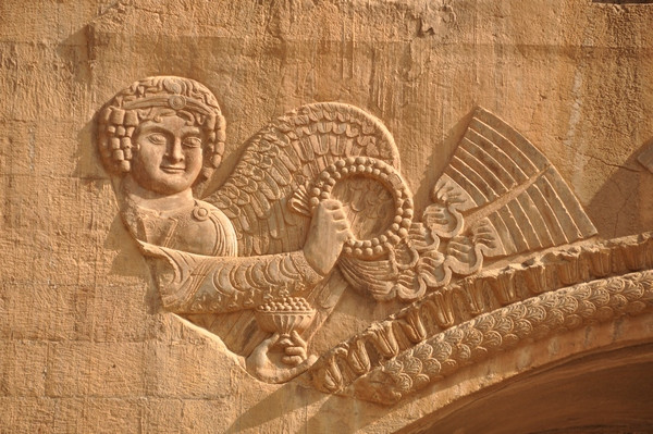 Taq-e Bostan, Large cave, Left-side Victoria