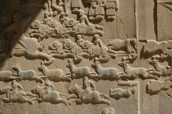Taq-e Bostan, Large cave, Hunting scene