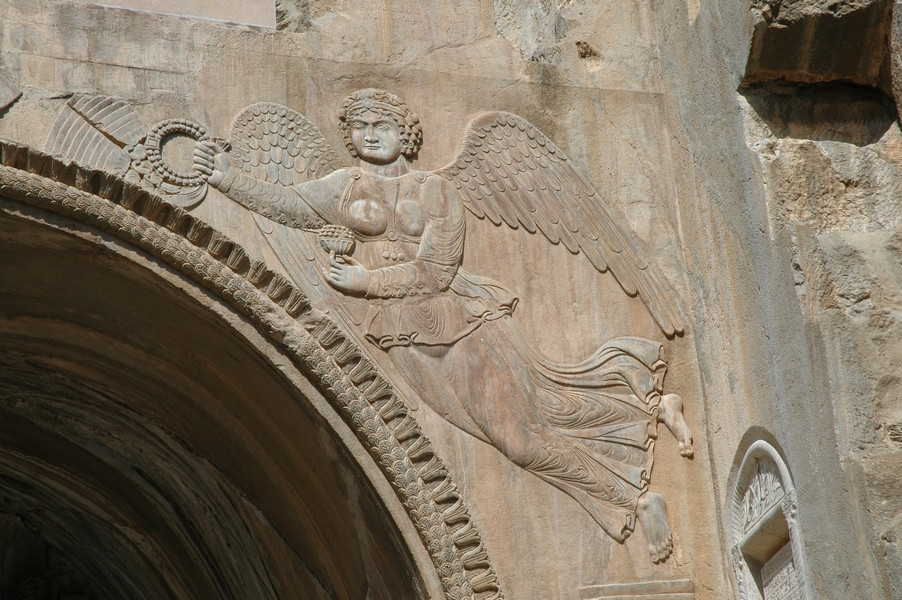 Taq-e Bostan, Large cave, Right-side Victoria