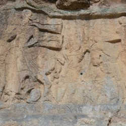 Salmas, Rock relief