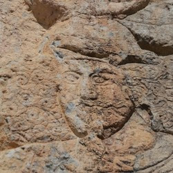 Salmas, Rock relief, Portrait