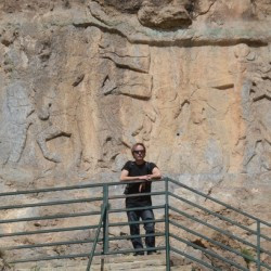 Salmas, Rock relief, Dutchman added for scale