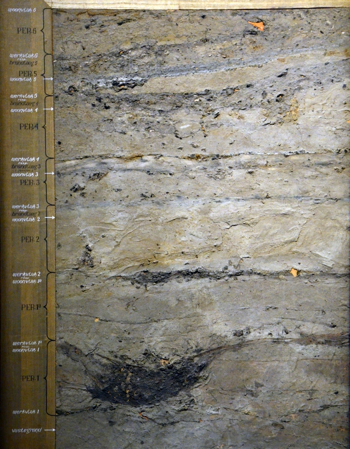 Valkenburg, Profile with the destruction layer of the Batavian Revolt between Period 3 and Period 4