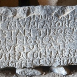 Qasr el-Azraq, Dedication of a building (age of Constantine)