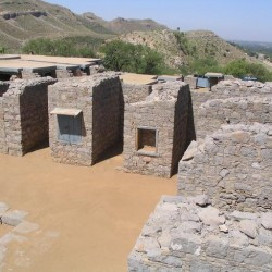 Jaulian, court