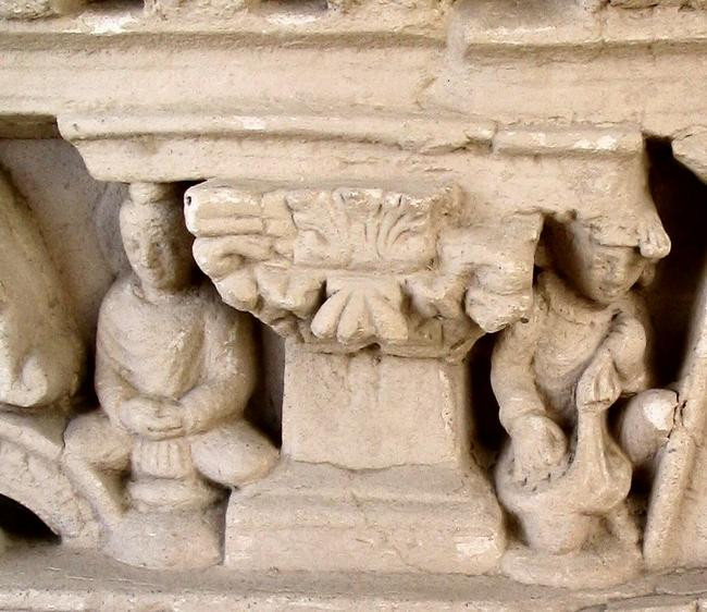 Jaulian, Corinthian capital