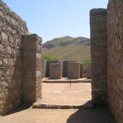 Jaulian, entrance