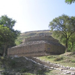 Mohra Moradu, large stupa