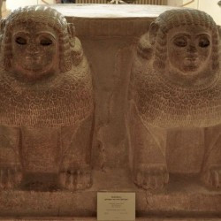 Zincirli, Column base: a double sphinx