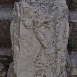 Baalbek, Temple of Bacchus, Decoration of the stairs to the cella