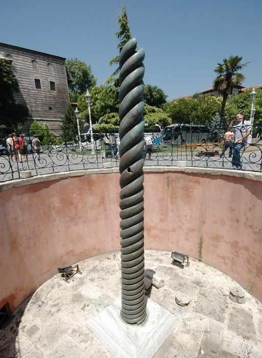 Hippodrome, Serpent Column