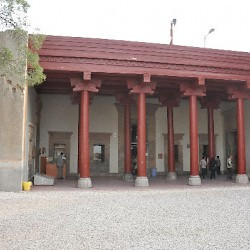Persepolis, Queen's Quarters, Façade
