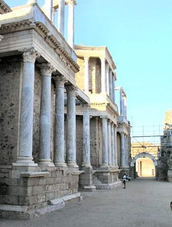 Augusta Emerita, Theater, stage