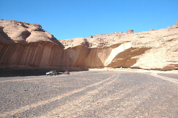 Wadi Awis, Cave