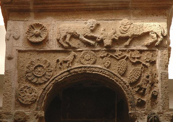 Ghirza, Mausoleum South G: two predators
