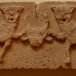 Ghirza, Mausoleum South NN, predators and bull's head
