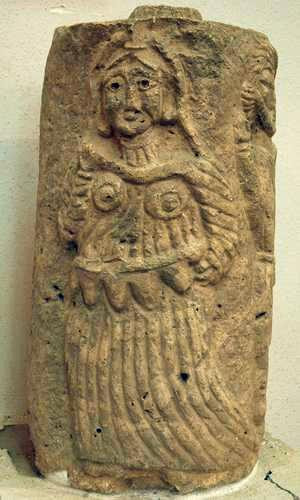 Masjid-e Solaiman, Column base with Athena