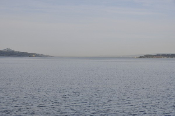 The Hellespont between Madytus (R) and Abydus (L).