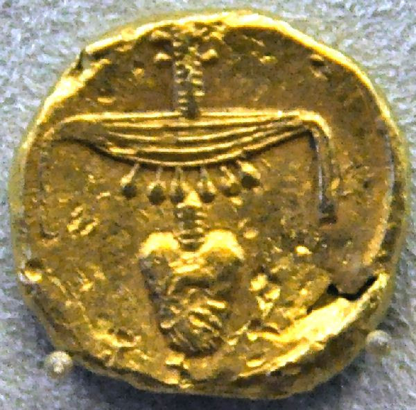 Coin of Nectanebo II, showing hieroglyfs signifying “nefr nub”, good gold