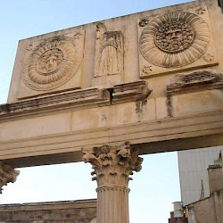 Augusta Emerita, Forum colonnade, decoration