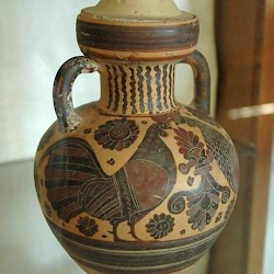 Corinth, Protocorinthian vase with a rooster