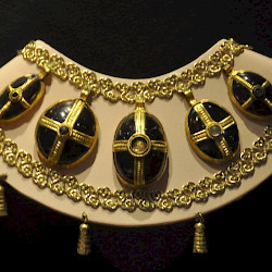 Avar collier