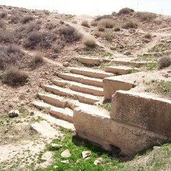 Pasargadae, Tall-e Takht, Stairs