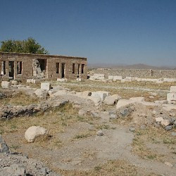 Pasargadae, Serail