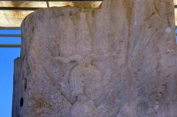 Pasargadae, Gate R, Genius