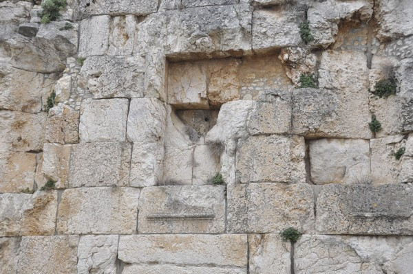 Ain Akrine, Temple 1, Staircase to first floor