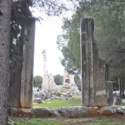 Ain Akrine, Temple 1, Propylaea