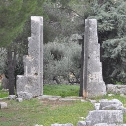 Ain Akrine, Temple 1, Propylaea