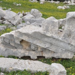 Ain Akrine, Temple 2, Tympanon
