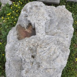 Ain Akrine, Temple 2, Relief of a deity