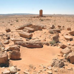 Wadi el-Amud, Ruin next to the tomb