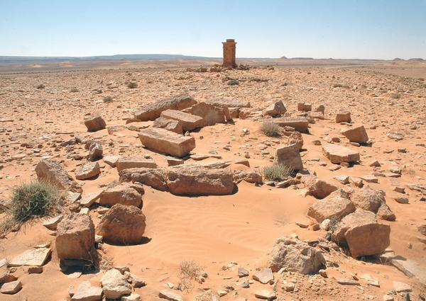 Wadi el-Amud, Ruin next to the tomb