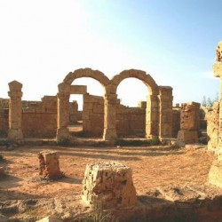 Apollonia, Palace, Court