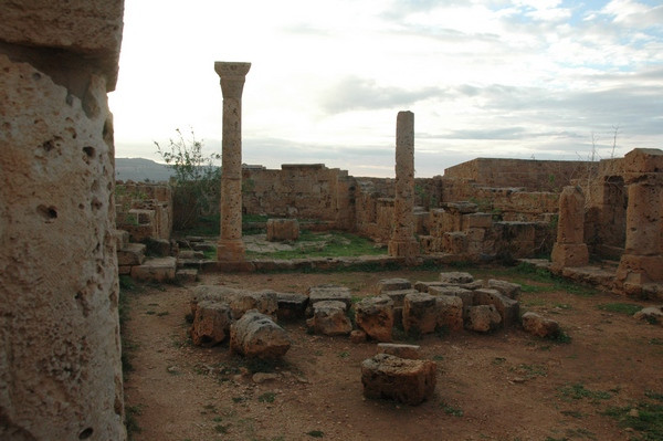 Apollonia, Palace