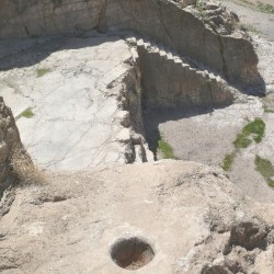 Qadamgah, Mortise