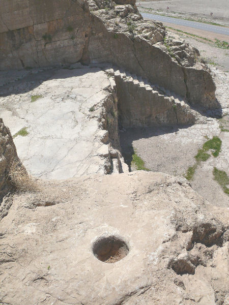 Qadamgah, Mortise