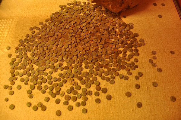 Heerlen Treasure: 869 coins from the Gallic Empire