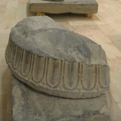 Hamadan, Achaemenid column bases