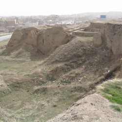 Hamadan, Terrace wall