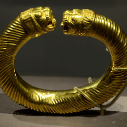 Hamadan, Achaemenid torque