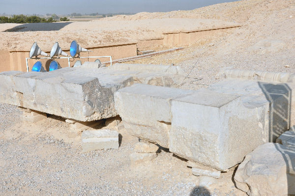 Persepolis, Gate of All Nations, Lintel